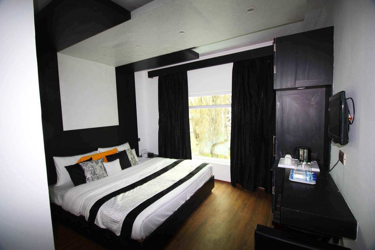 Hotel Green Leaf Srinagar  Exterior photo